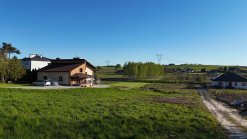 Spokojna okolica domów jednorodzinnych przy inwestycji Klonowy Gaj